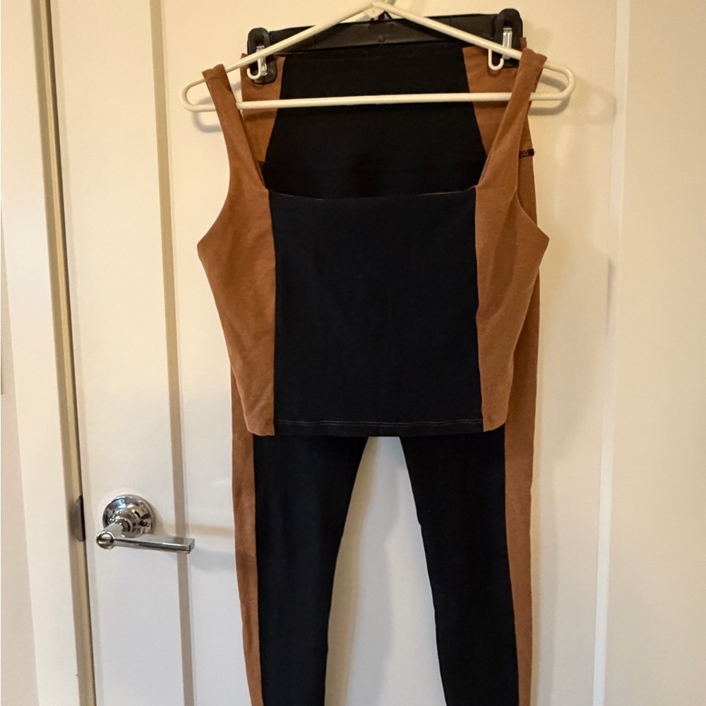 Beyond Yoga Black and Brown Spacedye Set
